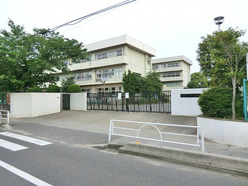 越谷市立大間野小学校の画像