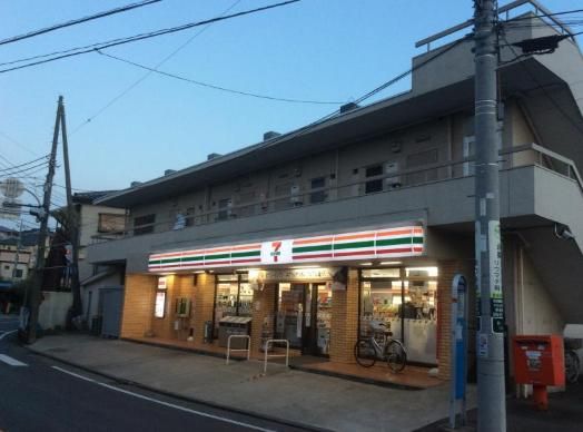 セブンイレブン 横浜鉄町店の画像