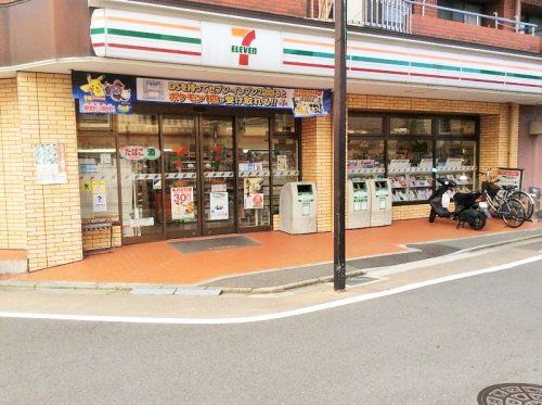 セブンイレブン 京都深草直違橋店の画像