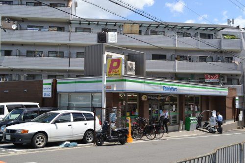 ファミリーマート　萱島駅前店の画像