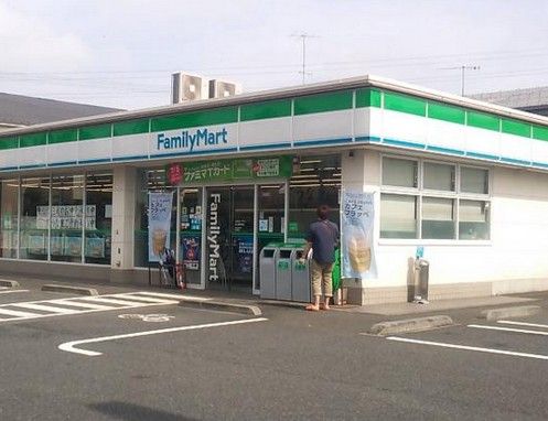 ファミリーマート 泉上飯田町店の画像