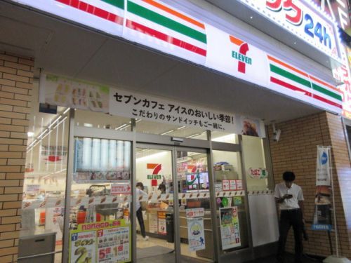 セブンイレブン 横須賀安浦店の画像
