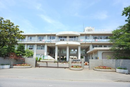 鴻巣市立赤見台中学校の画像