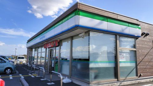 ファミリーマート行田持田店の画像