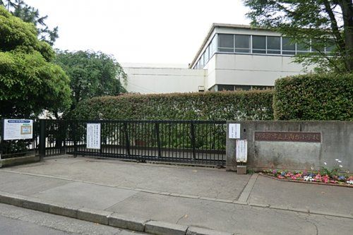 西東京市立上向台小学校の画像