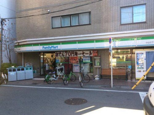 ファミリーマート小山三丁目店の画像