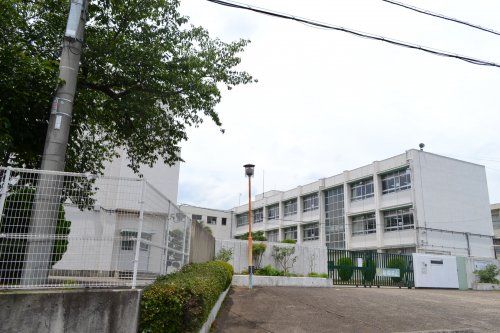 寝屋川市立明和小学校の画像