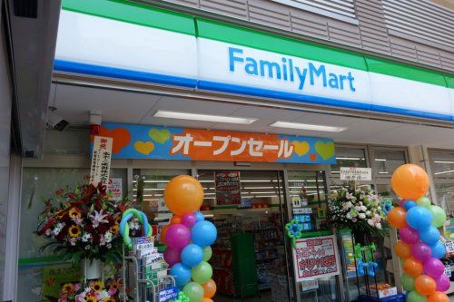 ファミリーマート新宿税務署通り店の画像