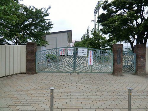 戸田市立新曽中学校の画像