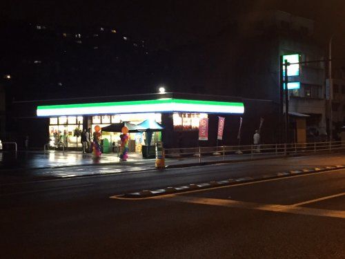 ファミリーマート根岸駅北店の画像