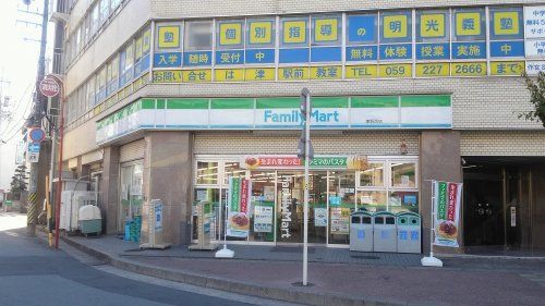 ファミリーマート津駅西店の画像