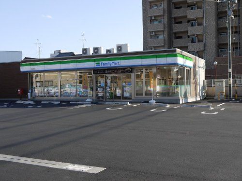 ファミリーマート津岩田町店の画像