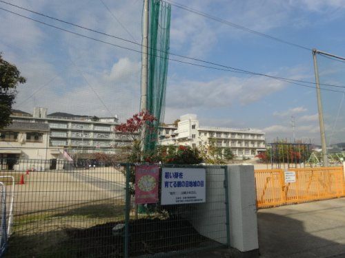 宝塚市立 西山小学校の画像