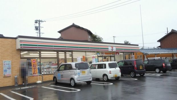 セブン−イレブン 津市長岡町店の画像