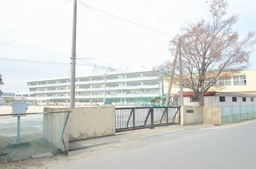 三郷市立栄中学校の画像
