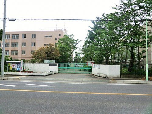 草加市立新栄中学校の画像
