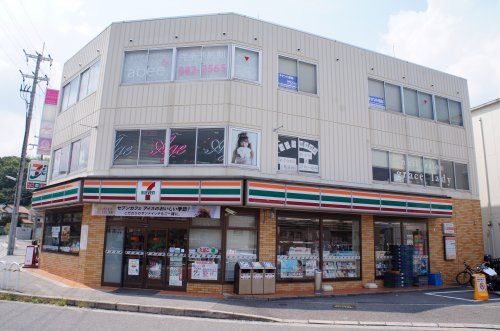 セブン−イレブン 神戸田尾寺駅前店の画像