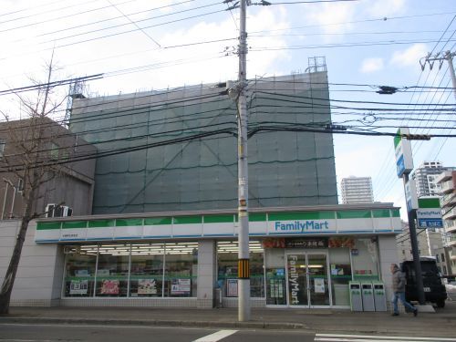 ファミリーマート 札幌南５条東店の画像