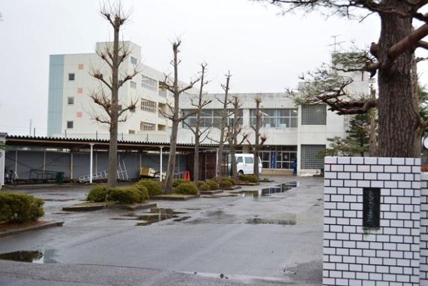 新潟市立亀田中学校の画像