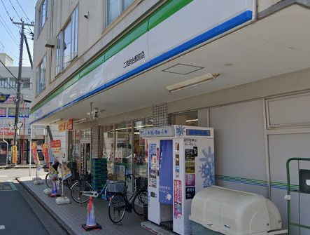 ファミリーマート　二和向台駅前店の画像