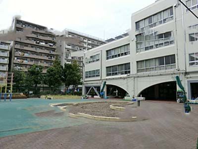 横浜市立森東小学校の画像