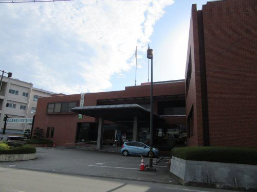 昭和町役場の画像