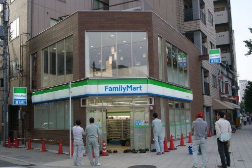 ファミリーマート 西天満四丁目店の画像