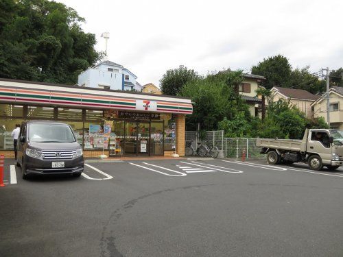 セブンイレブン 横浜戸塚町中央店の画像