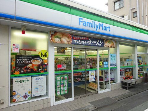 FamilyMart 学芸大学駅南店の画像