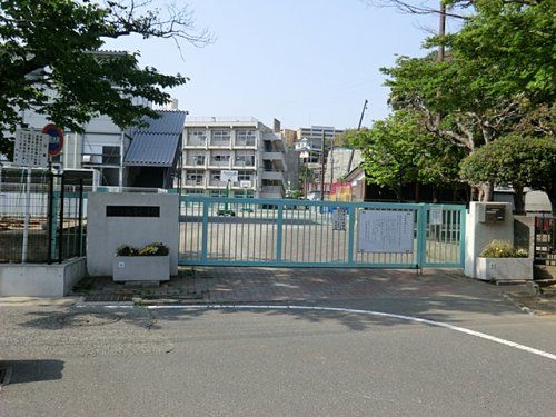 横浜市立六浦小学校の画像