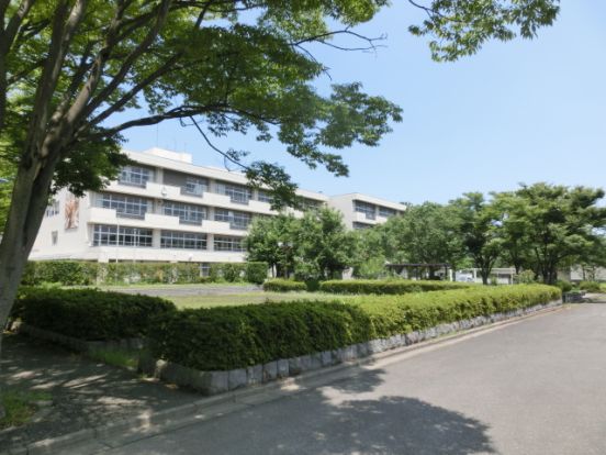 鳩山中学校の画像