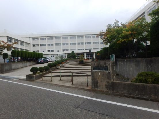新潟市立東青山小学校の画像