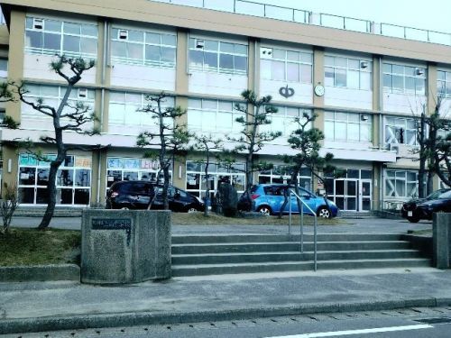 新潟市立上山中学校の画像