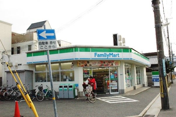 ファミリーマート西宮里中町店の画像