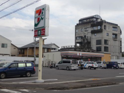 セブンイレブン二の宮店の画像