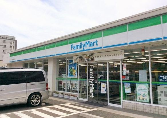 ファミリーマート秀栄多摩落合店の画像