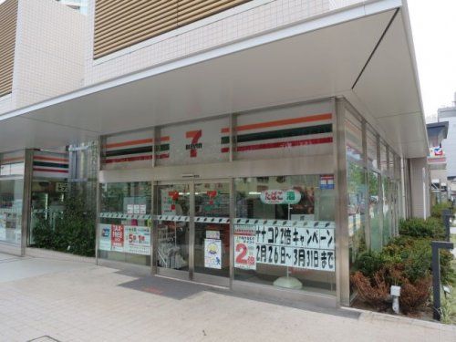 セブン-イレブン新宿富久町の画像