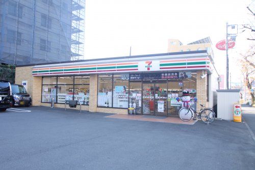 セブンイレブン横浜十日市場駅前店の画像