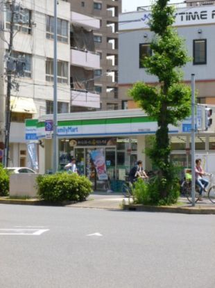 ファミリーマート 千代田三丁目店の画像