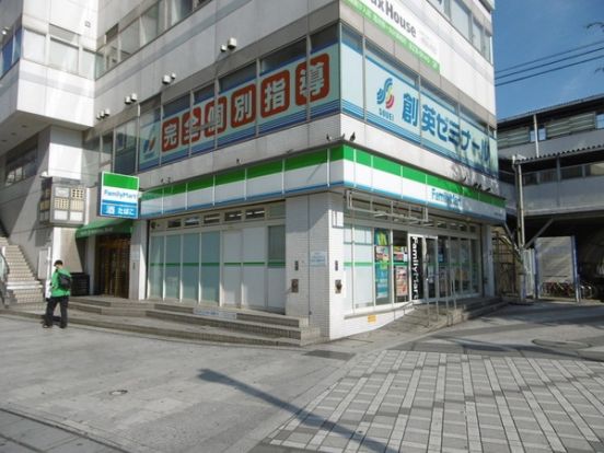 ファミリーマート汐入駅前店の画像