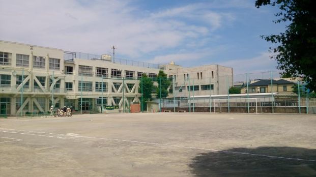 新宿区立牛込第一中学校の画像