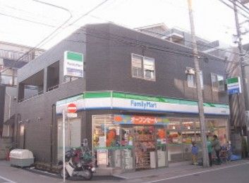  ファミリーマート 尾山台駅南店の画像