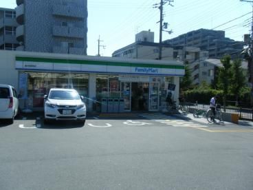 ファミリーマート豊中長興寺店の画像