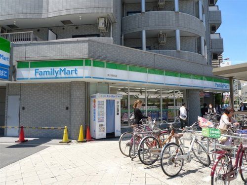 ファミリーマート天六駅前店の画像
