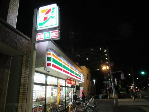 セブンイレブン足立青井駅前店の画像