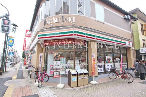 セブンイレブン 足立竹ノ塚駅東店の画像