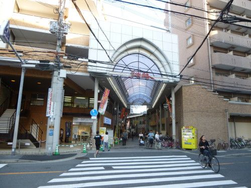 淡路本町商店街（イズミヤ等　西側入口）の画像