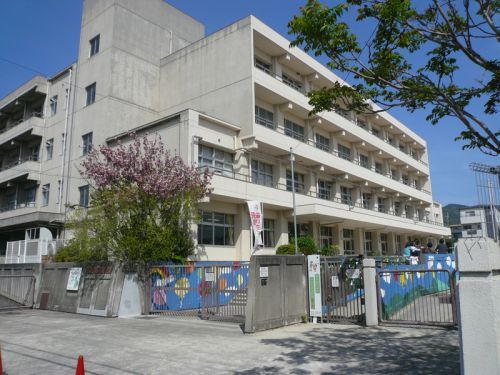 箕面市立中小学校の画像