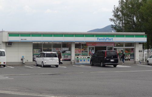 ファミリーマート西条三升原店の画像