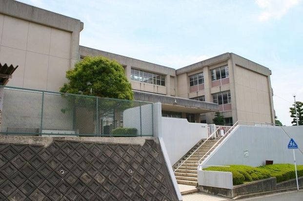 生駒市立光明中学校の画像